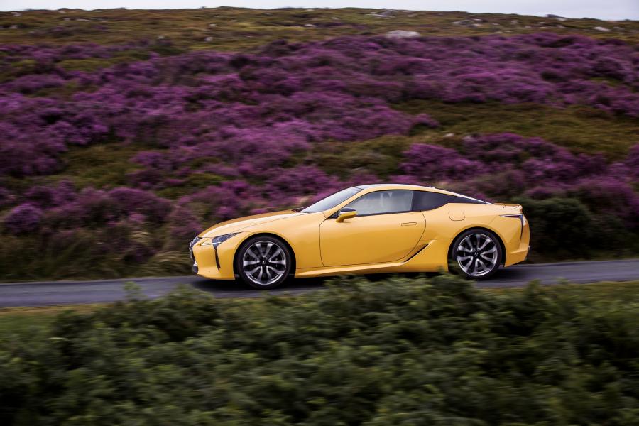  Lexus LC500 2017 года  (UK) (фото 36 из 40)